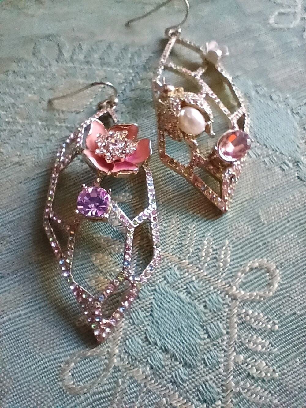 Betsey Johnson FLUTTERBYE BUTTERFLY Openwork Crystal Pearl Earrings NEW MSRP $65